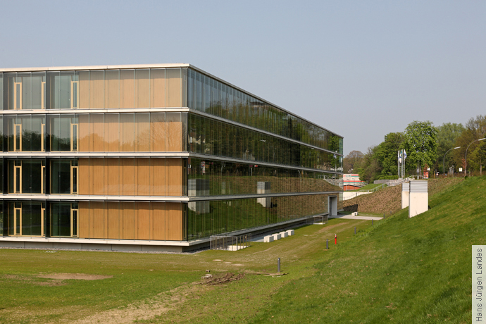 Ostfassade zur Buddestraße von Süd