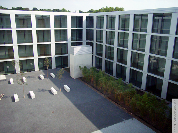 Lüftung - Außenluftansaugturm im Innenhof