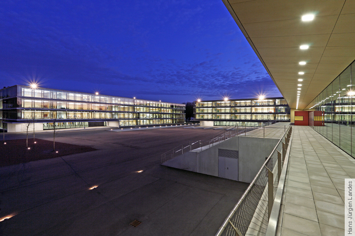 Außenbeleuchtung Campus und Vorbereich Tribünenebene 